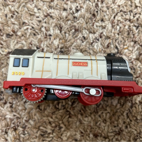 2013 Mattel Thomas Trackmaster Duchess engine passenger car motorized train set - Picture 7 of 8